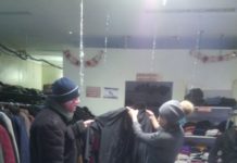 Благотворительный рождественский марафон прошел в Банке вещей «С миру по нитке»