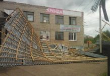В Стерлитамаке ураганом снесло крышу