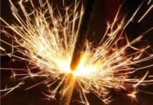 Одновременное зажжение бенгальских огней в Стерлитамаке