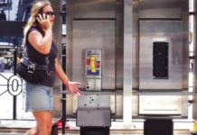 Пешеходов могут штрафовать за разговор по телефону