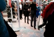 В торговом центре Стерлитамака стекло упало на ребенка