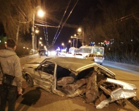 ДТП на ул.Худайбердина в Стерлитамаке. Авто разворотило заднюю часть