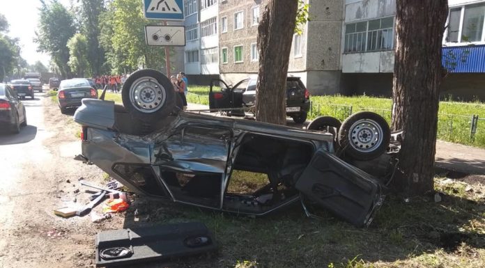 На ул. Свердлова в Стерлитамаке перевернулся автомобиль