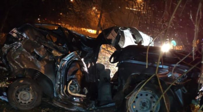 Машина всмятку, водитель погиб. Авария на ул. Западной в Стерлитамаке