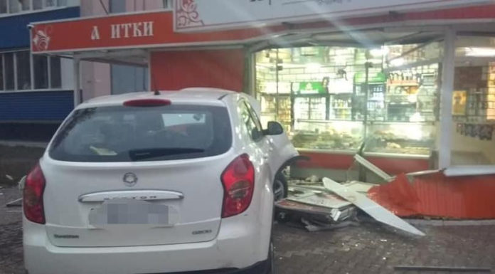 Почему вчера в Стерлитамаке авто врезалось в магазин