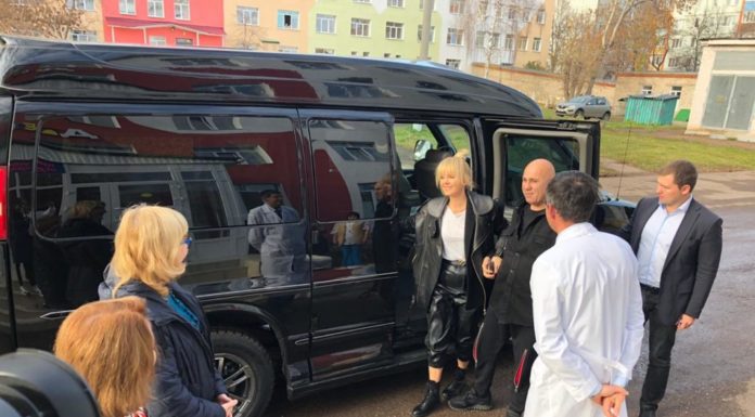 Певица Валерия посетила детскую больницу Стерлитамака