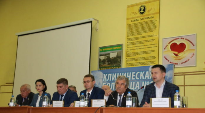 В Стерлитамаке и.о. министра здравоохранения встретился с коллективами больниц