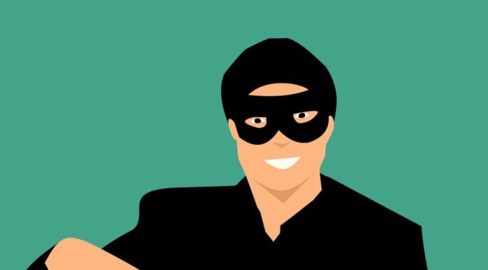 Лже-сотрудники банка обманом похитили у семьи более 2,5 миллионов рублей