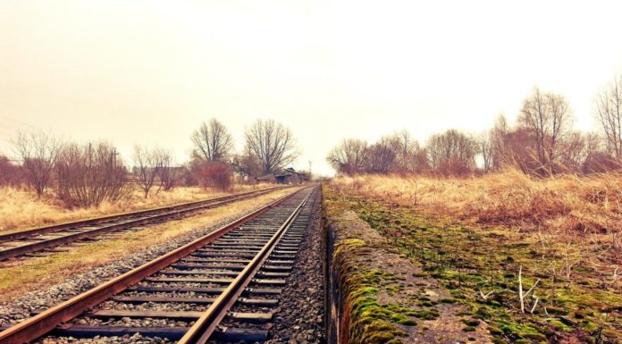 В Стерлитамаке девочки устроили опасные игры с прыжками на поезд