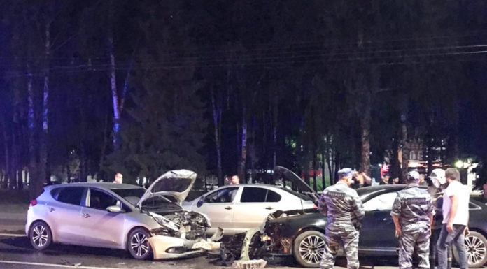 В Стерлитамаке ночью лоб в лоб столкнулись две иномарки