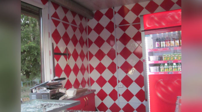 Житель Стерлитамака объел и обчистил шаурменную