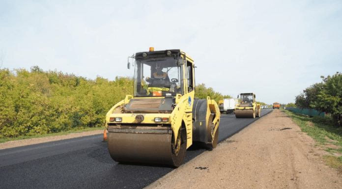 На трассе Стерлитамак-Салават укладывают второй слой асфальта