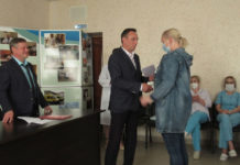 В Стерлитамаке вручили сертификаты сотрудникам «скорой», переболевшим Covid-19