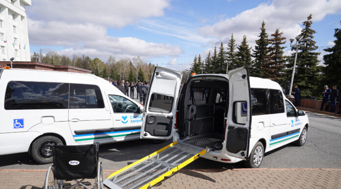 ГБ №2 Стерлитамака получила новый автомобиль для маломобильных пациентов
