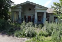 В Стерлитамаке выставили на продажу заброшенное здание бывшей школы