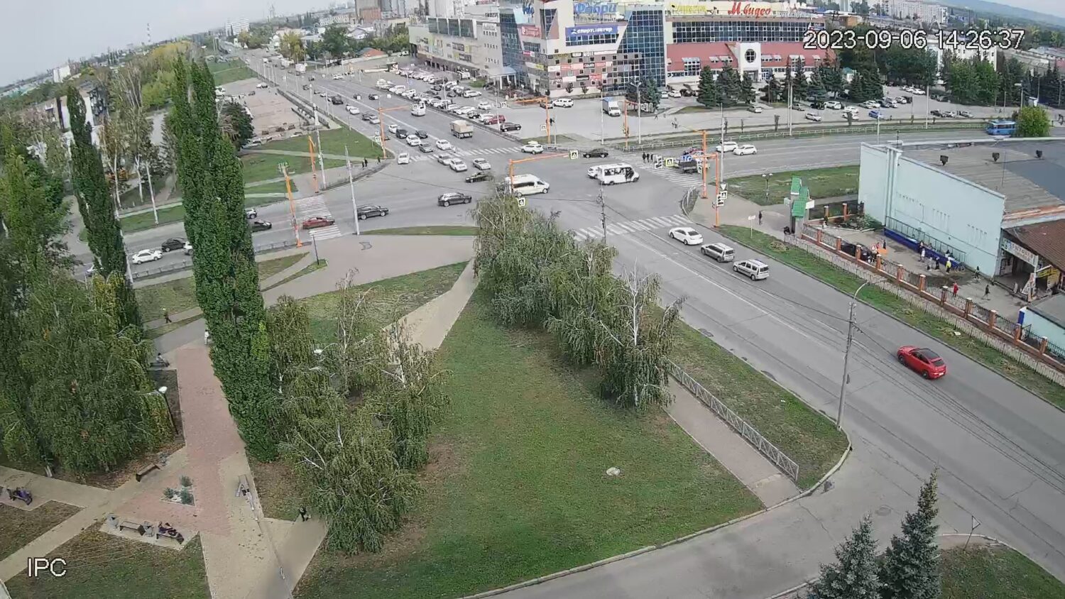 В Стерлитамаке на пересечении ул. Элеваторной и ул. Худайбердина снова не  работает светофор: что происходит - Стерлитамак онлайн