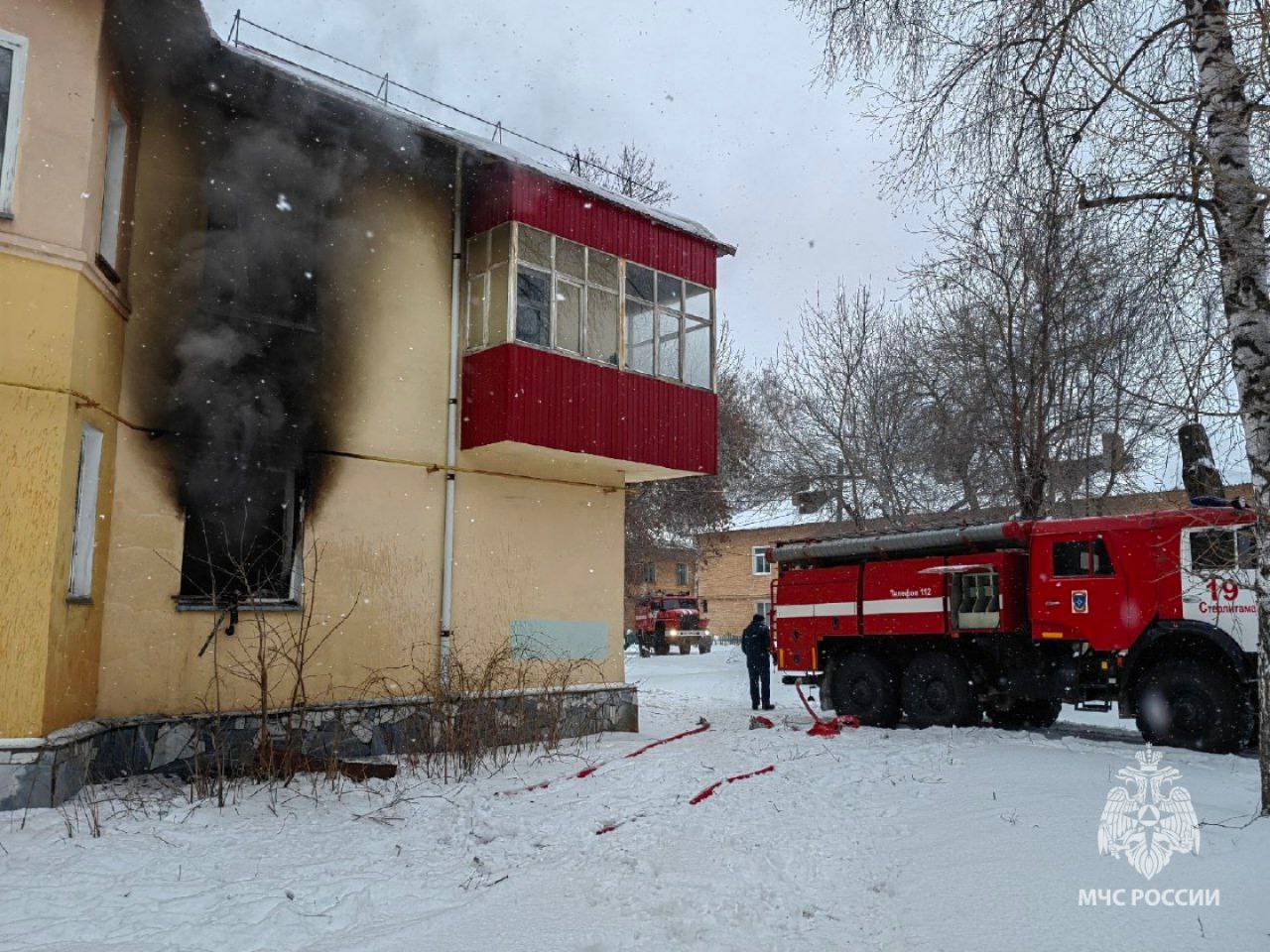 В Стерлитамаке на ул. Якутова горела квартира, спасена пенсионерка -  Стерлитамак онлайн