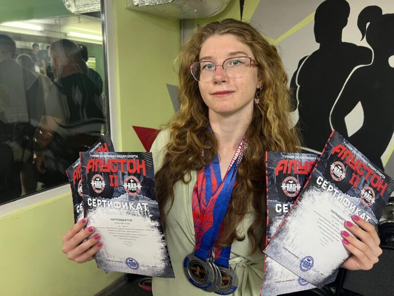 Студентка из Стерлитамака стала первой в четырех номинация турнира по силовым видам спорта