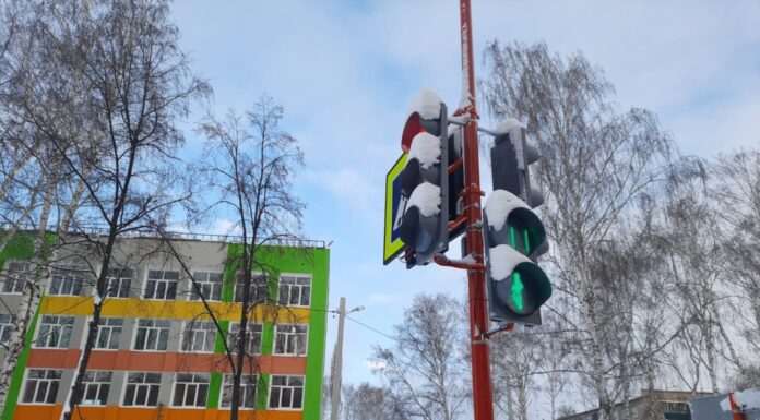 В Стерлитамаке установили первый «умный» светофор с видеоаналитикой пешеходов