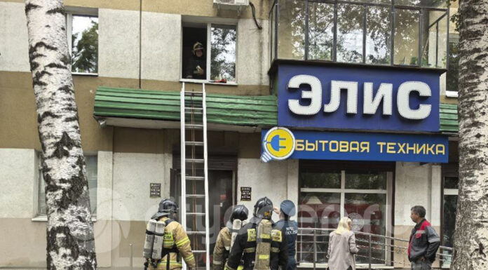 В Стерлитамаке произошел пожар в магазине на первом этаже МКД