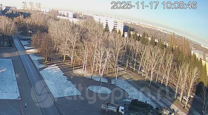 В Стерлитамаке начали устанавливать главную новогоднюю елку у ГДК