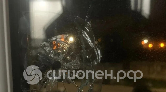 В Стерлитамаке мужчина выстрелил из своей машины и попал в окно жилого дома